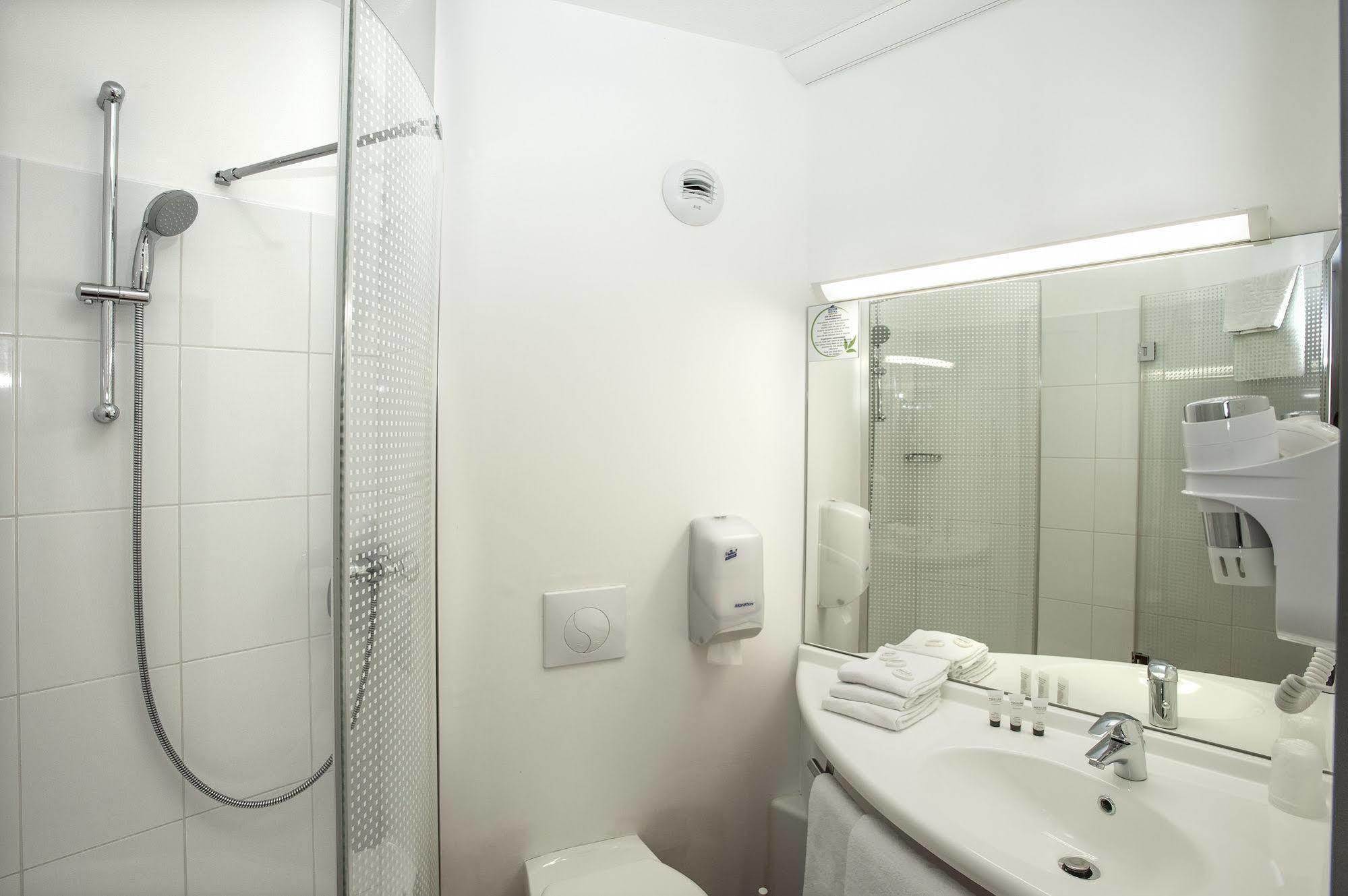 Brit Hotel Confort Villeneuve Sur Lot Bias  Exterior photo
